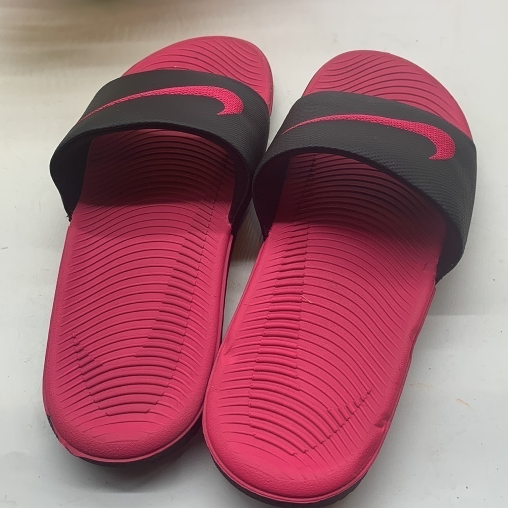 Nike Hot Pink Black Slide Sandals Sz 5Y. KS1316 - Picture 3 of 7